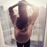 山顶上观雾的雾客