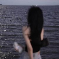 山巅上神秘的洞穴
